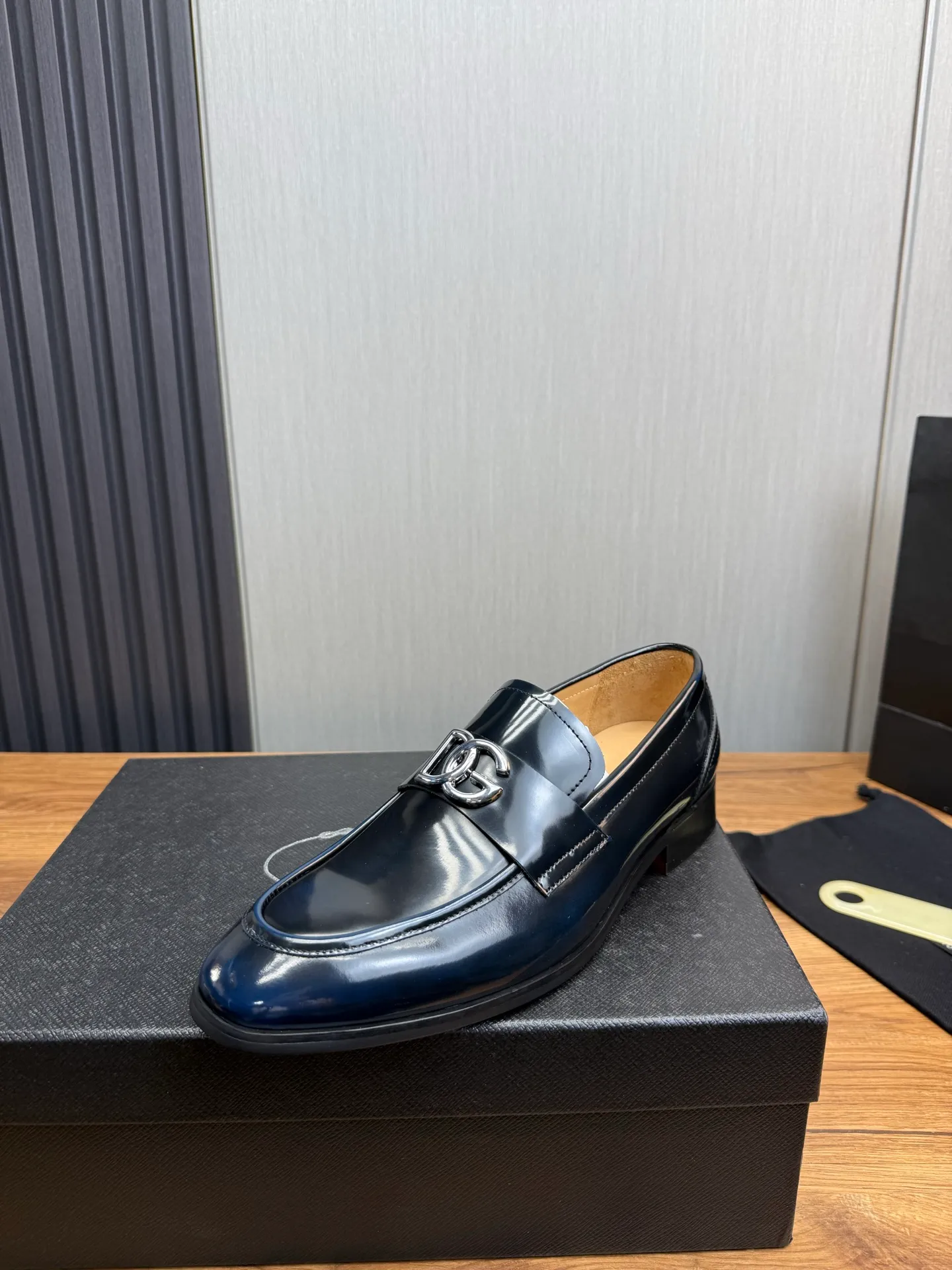 Factory price 520💰 Dolce&G .DG men's loafers👞 Classic and fashionable style, embellished with personalized DG logo. Imported cowhide, open-edge beaded cowhide, cowhide lining, original non-slip and wear-resistant outsole Size: 39-44 (customized at 38.45)